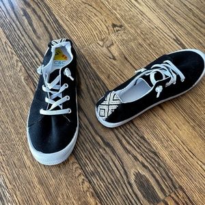 Women's Sneakers Slip-Ons No Tie Shoes NEW